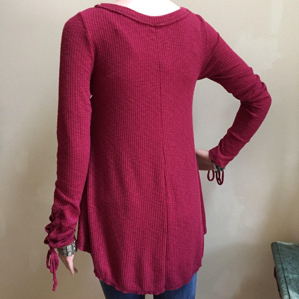 Sage Hi-Low Long Sleeved Top With Lace Up Sleeves - Picture 4 of 6